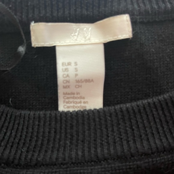 Black sweater with ruffle, - Picture 3 of 4